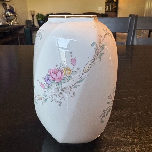Christopher Stewart Spring Crest Bone China Bud Vase - Picture 2 of 5
